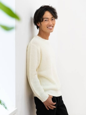 「no brand（ノーブランド）のアイテム（ニット/セーター、ホワイト系）」を使った、中小路秀雄さんの冬コーディネート