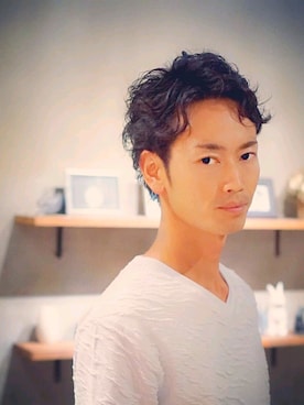 「no brand（ノーブランド）のアイテム（シャツ/ブラウス、ホワイト系）」を使った、中小路秀雄さんの春コーディネート