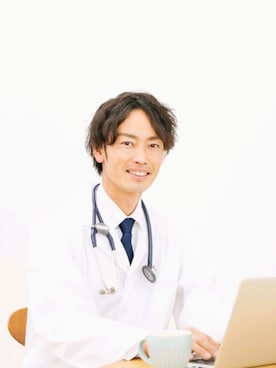 「no brand（ノーブランド）のアイテム（その他トップス、ホワイト系）」を使った、中小路秀雄さんの春コーディネート