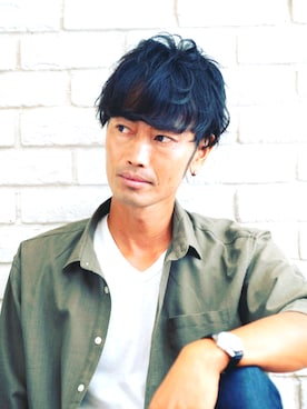 「no brand（ノーブランド）のアイテム（シャツ/ブラウス、その他）」を使った、中小路秀雄さんの春コーディネート