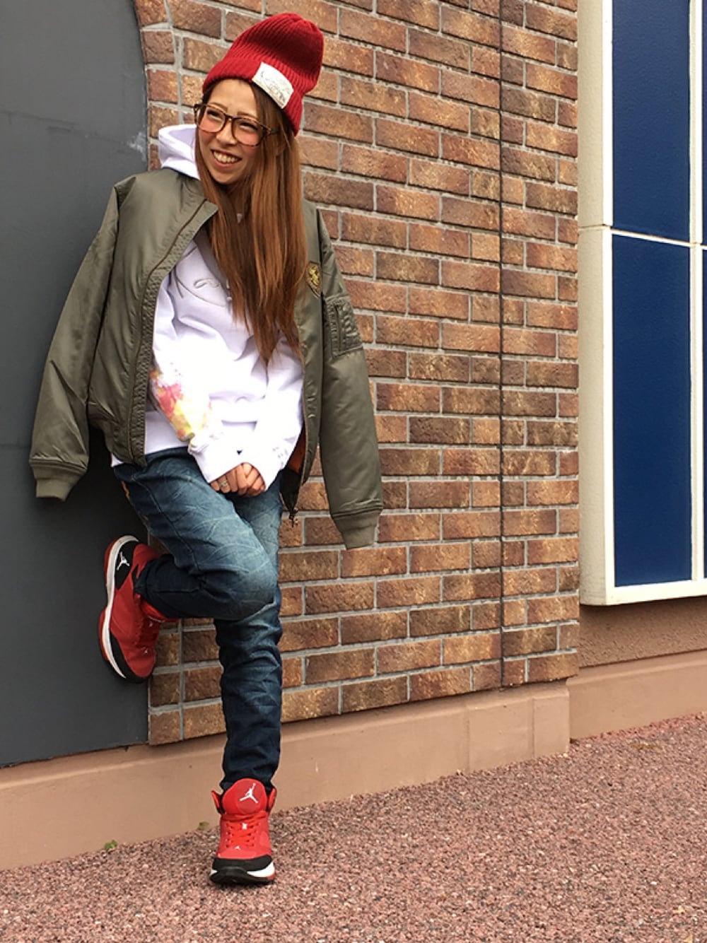 「karl kani、HIPHOP、ニット帽、プルオーバー、パーカー、MA-1、シンプル、スニーカーコーデ、ootd」｜「KARL KANIのアイテム（ブルゾン、グリーン系）」を使った、PEETスタッフコーディネートさん（レディース・160cm）の冬コーディネートの1枚目の写真
