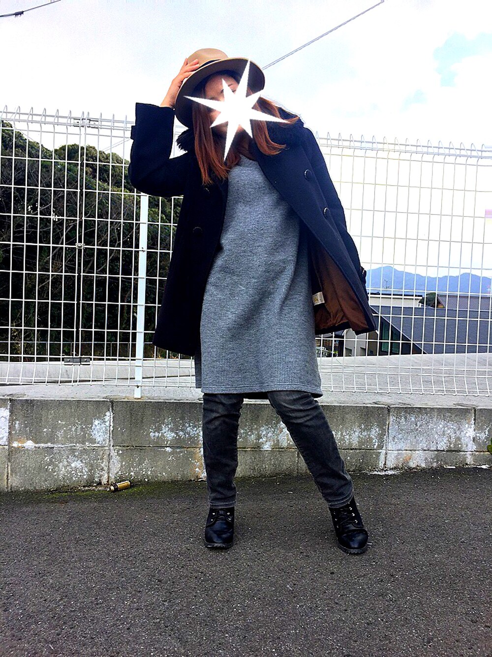 「OZOCのアイテム（ダウンジャケット/コート、ブラック系）」を使った、さんたんさん（レディース・150cm）の冬コーディネートの1枚目の写真