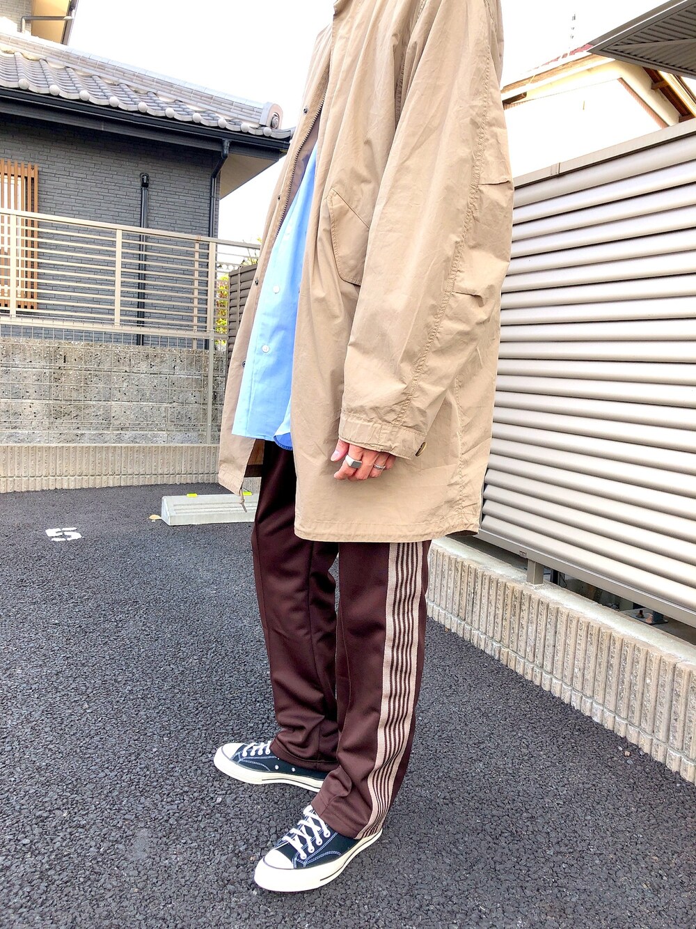 「春、大人コーデ、おしゃれさんと繋がりたい、スニーカー」｜「BEAMSのアイテム（モッズコート、ベージュ系）」を使った、keiiii00219さん（メンズ・183cm）の春コーディネートの1枚目の写真