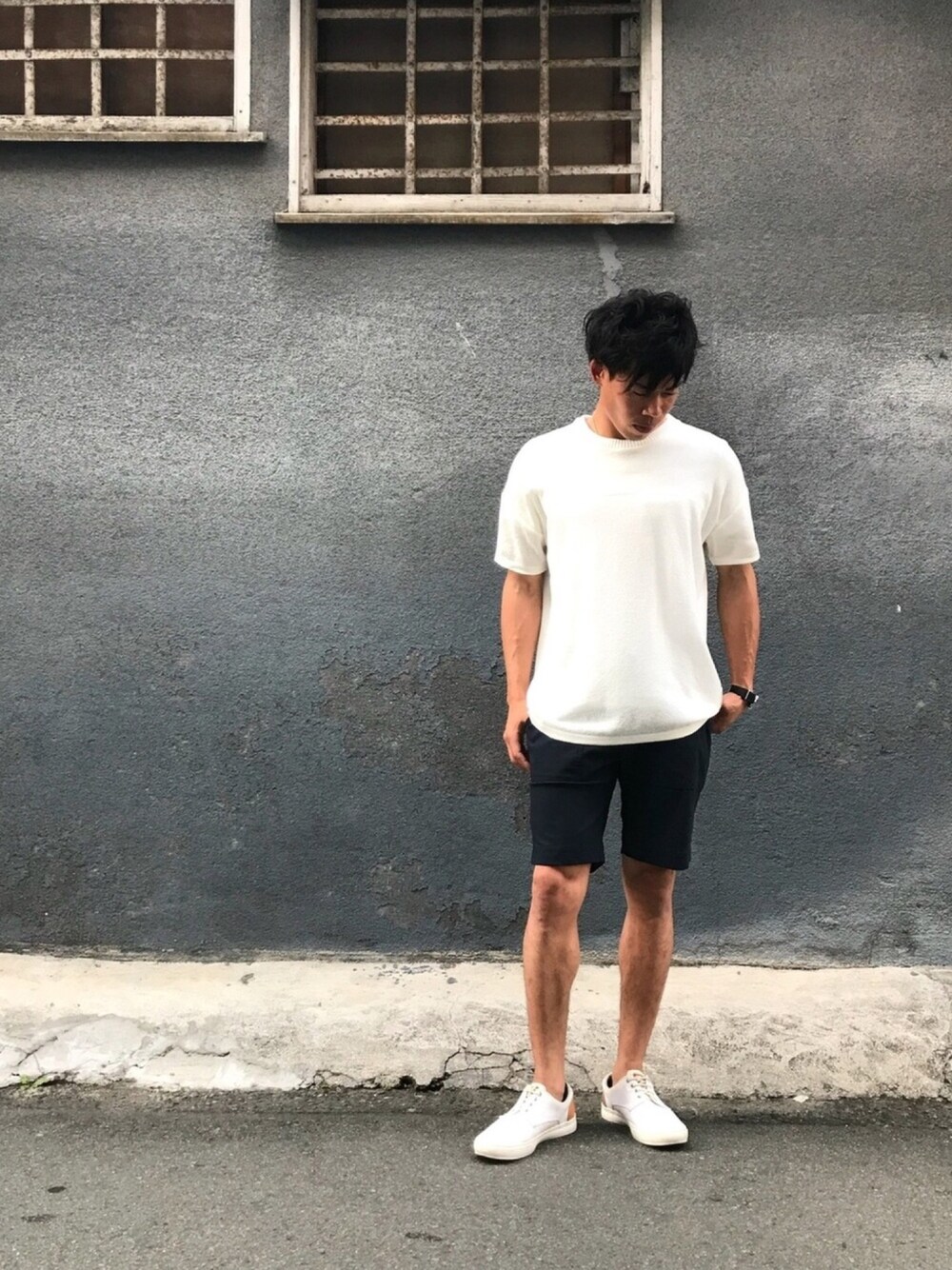 「夏コーデ、シンプルコーデ、白Tシャツ、サマーニット、短パン、お洒落さんとつながりたい」｜「Ranch standardのアイテム（ニット/セーター、ホワイト系）」を使った、Masami  さん（メンズ・174cm）の春コーディネートの1枚目の写真