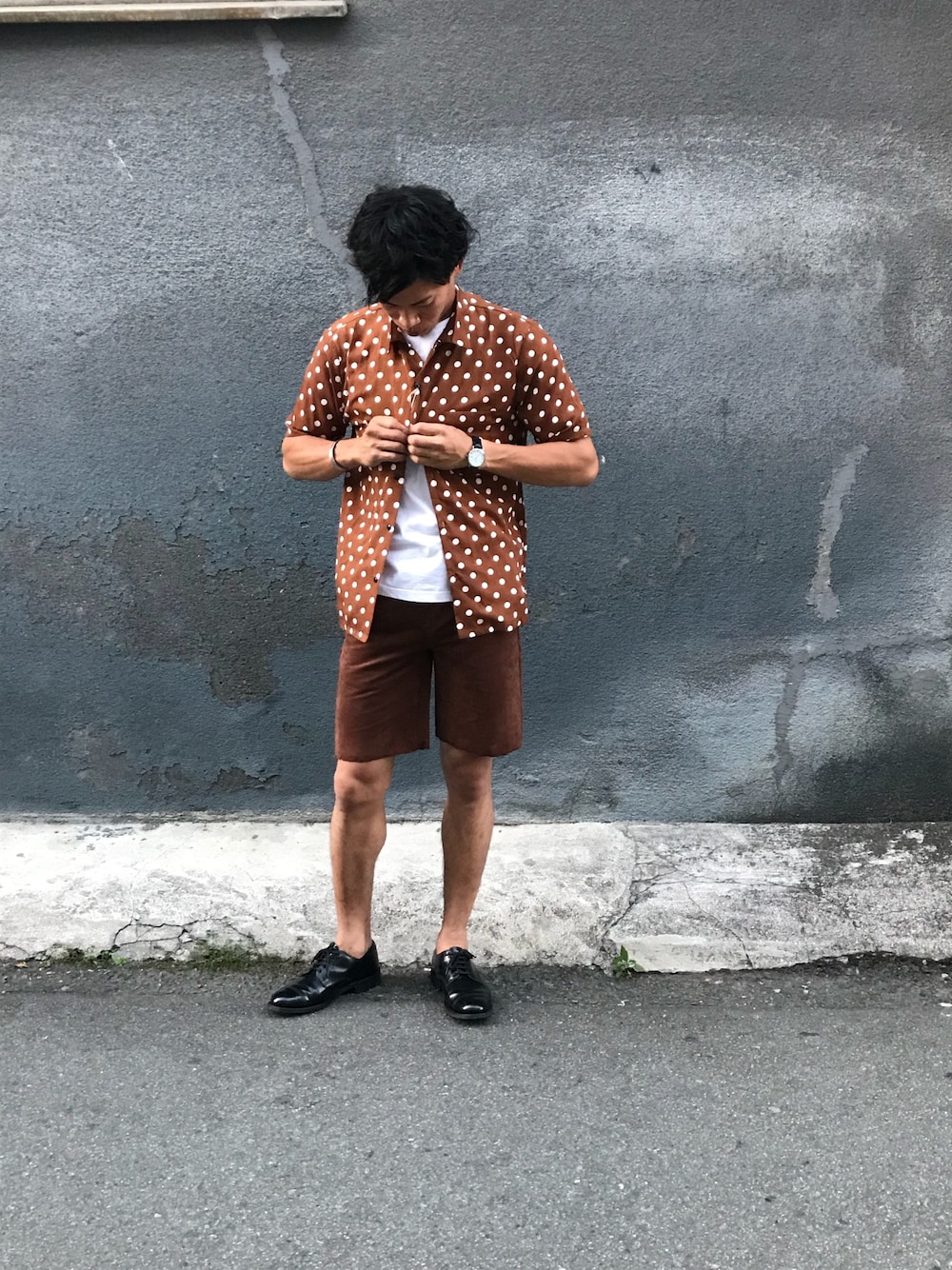 「カジュアルコーデ、可愛い系、半袖シャツ、水玉、ハーフパンツ、ベロア、熊本、おしゃれさんと繋がりたい」｜「Revo.のアイテム（シャツ/ブラウス、ブラウン系）」を使った、Masami  さん（メンズ・174cm）の夏コーディネートの1枚目の写真