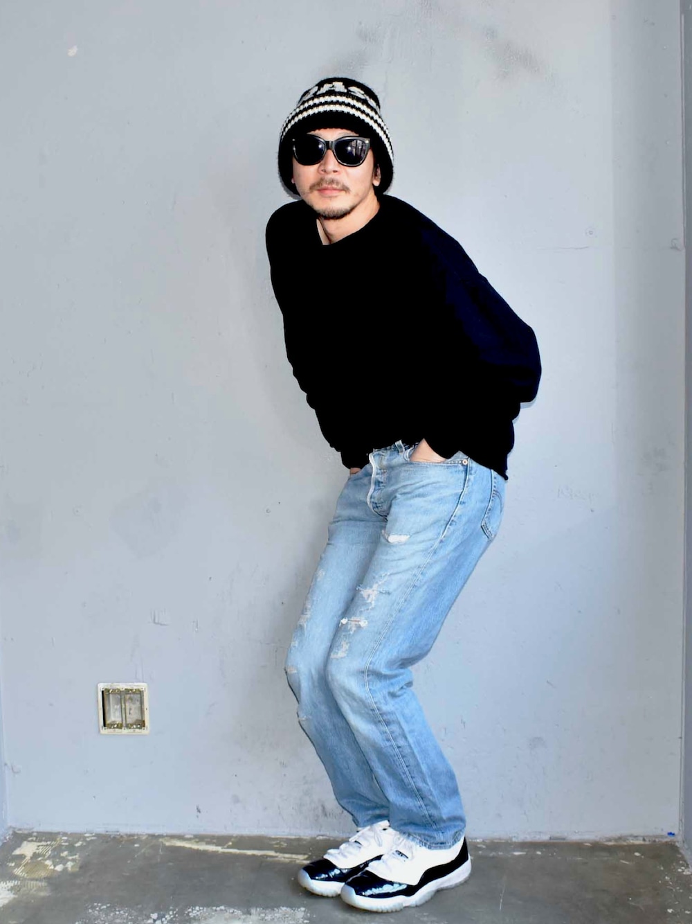 「laboratoryberberjinr、Levi's、vintage、中腰」｜「Levi'sの【ヴィンテージ古着】Levi's/リーバイス "501" デニムパンツ（デニムパンツ、ブルー系）」を使った、田中奨伍さん（メンズ・178cm）の冬コーディネートの1枚目の写真