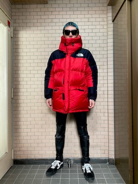 「アイテム（ダウンジャケット/コート、レッド系）」を使った、田中奨伍さん（メンズ・178cm）の冬コーディネート