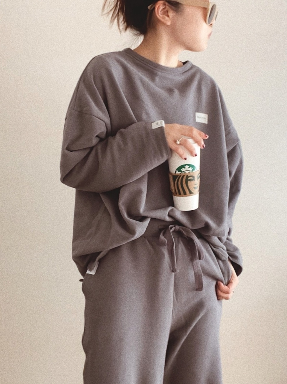 「セットアップ、ワントーンコーデ、オーガニックコットン、スウェット、スウェットパンツ、ラフ、ラクチンコーデ、marryme、roomwear」｜「marry meのアイテム（スウェット、グレー系）」を使った、 Chankanaさん（レディース・160cm）の春コーディネートの1枚目の写真