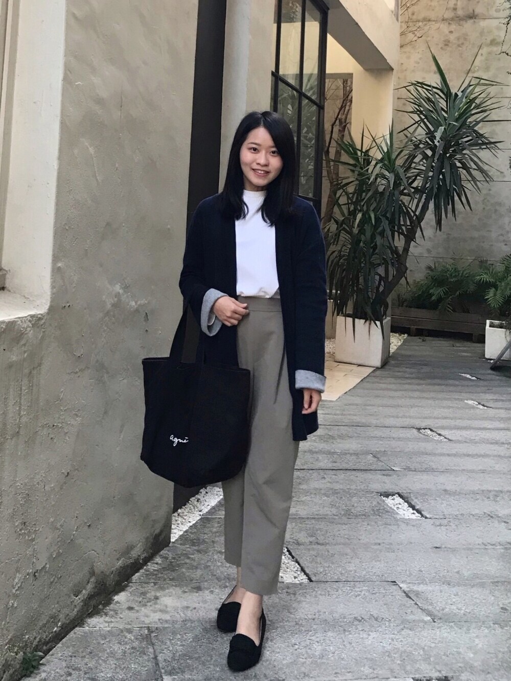 「agnes b.の【WEB限定】GO03-01  ロゴトートバッグ（トートバッグ、ブラック系）」を使った、晴ʕ•ᴥ•ʔ🇹🇼さん（レディース・153cm）の冬コーディネートの1枚目の写真