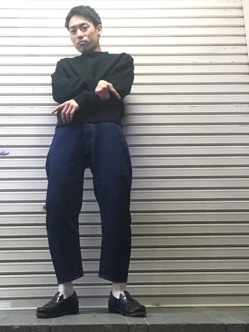 「カジュアルコーデ、シンプル、UNIQLO、ローファー、ニット、ジーンズ、デニム、Scye、冬」｜「Scyeのアイテム（デニムパンツ、ブルー系）」を使った、@さん（メンズ・171cm）の冬コーディネートの1枚目の写真