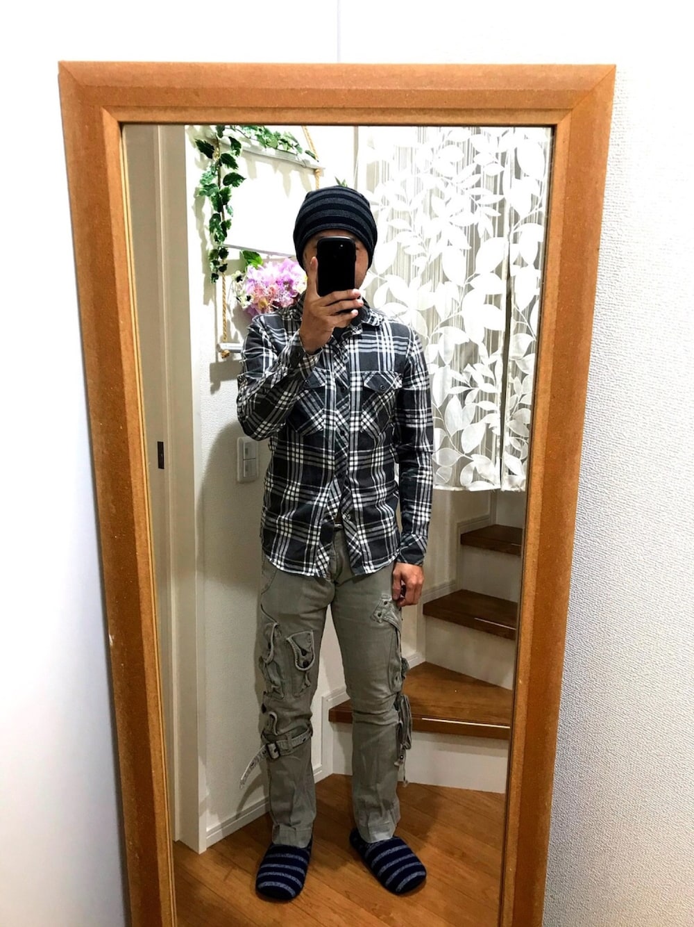 「SCHLUSSELのアイテム（シャツ/ブラウス、ブラック系）」を使った、たーちゃんさん（メンズ・164cm）の秋コーディネートの1枚目の写真