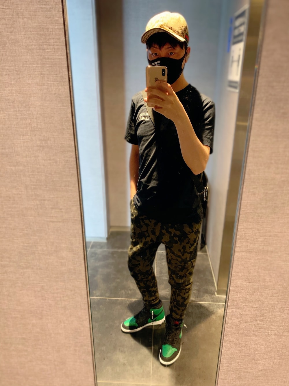 「GUCCI、NIKE、エアジョーダン1、パイングリーン、夏だ！Tシャツ着よう！、おしゃれさんと繋がりたい」｜「NIKEのアイテム（Tシャツ/カットソー、ブラック系）」を使った、yasucocoさん（メンズ・172cm）の夏コーディネートの1枚目の写真