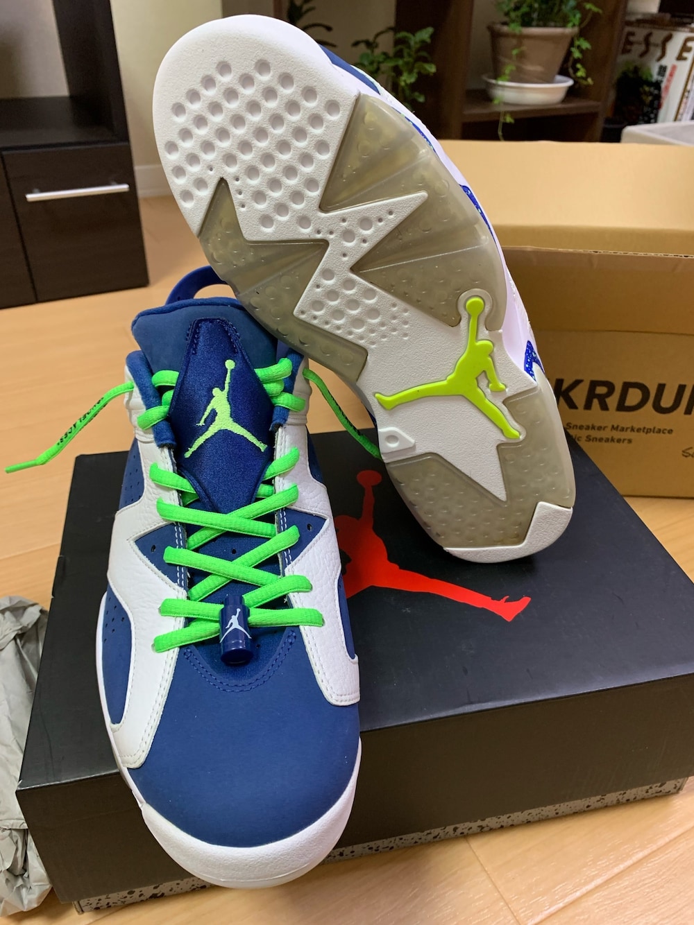 「エアジョーダン6low、夏っぽいカラー、ゴーストグリーン、スニーカーコーデ」｜「AIR JORDANのアイテム（スニーカー、ブルー系）」を使った、yasucocoさん（メンズ・172cm）の夏コーディネートの1枚目の写真