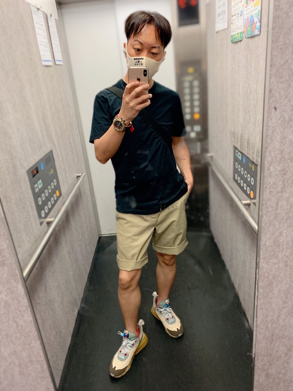 「短パン、夏コーデ、黒Tシャツ、G-SHOCK、八村塁、air max270、トラヴィス スコット」｜「NIKEのアイテム（Tシャツ/カットソー、ブラック系）」を使った、yasucocoさん（メンズ・172cm）の夏コーディネートの1枚目の写真
