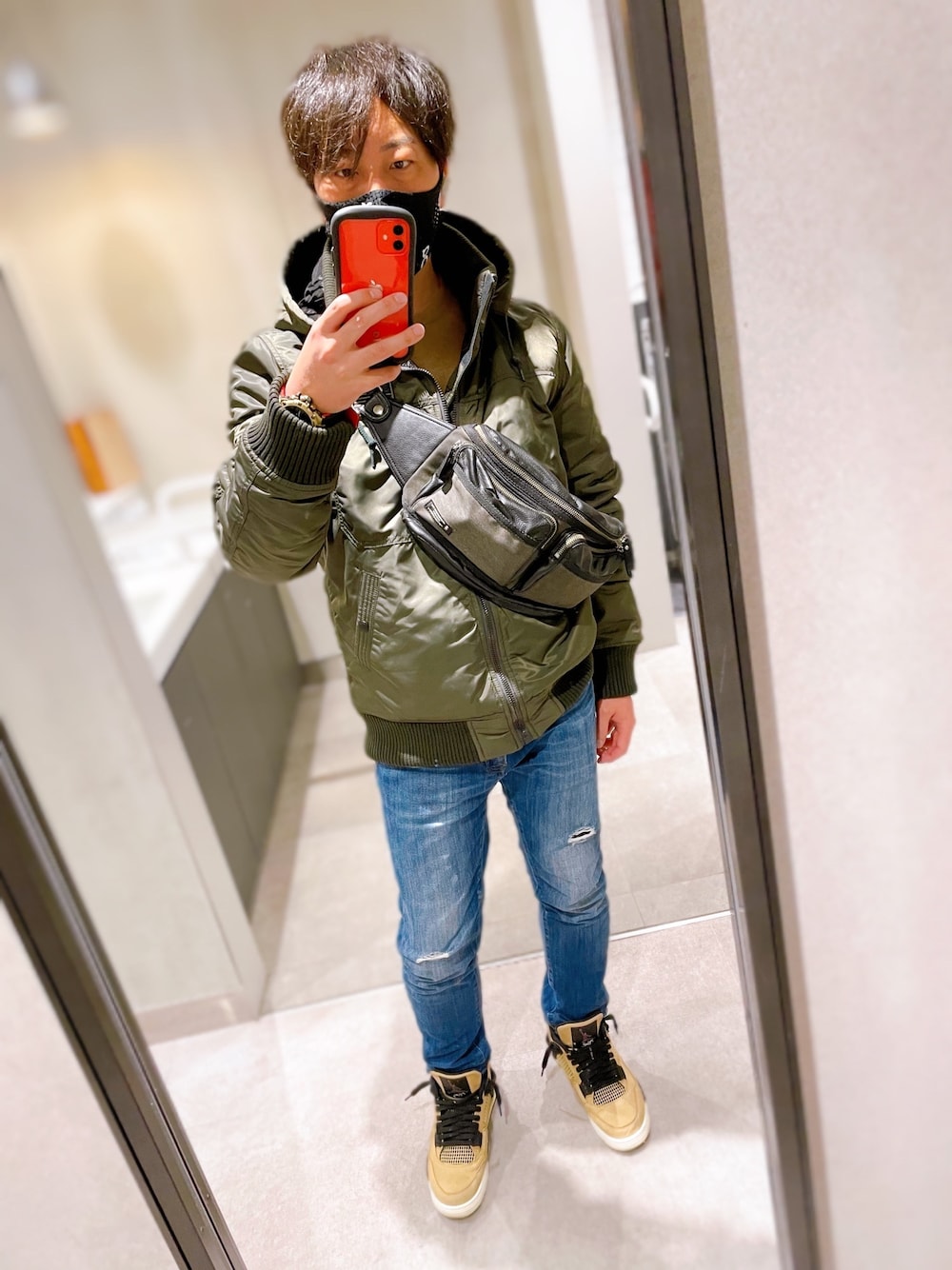 「冬コーデ、AJ4、おしゃれさんと繋がりたい」｜「Alpha Industriesの【ALPHA】HOODED RIB JKT（ミリタリージャケット、グレー系）」を使った、yasucocoさん（メンズ・172cm）の冬コーディネートの1枚目の写真