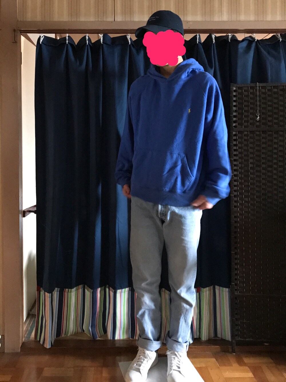 「アディダス、アディダスオリジナルス、リーバイス、Polo Ralph Lauren、ラルフローレン、Levi's、adidas」｜「POLO RALPH LAURENのアイテム（パーカー、ブルー系）」を使った、もんべえさん（メンズ・180cm）の冬コーディネートの1枚目の写真