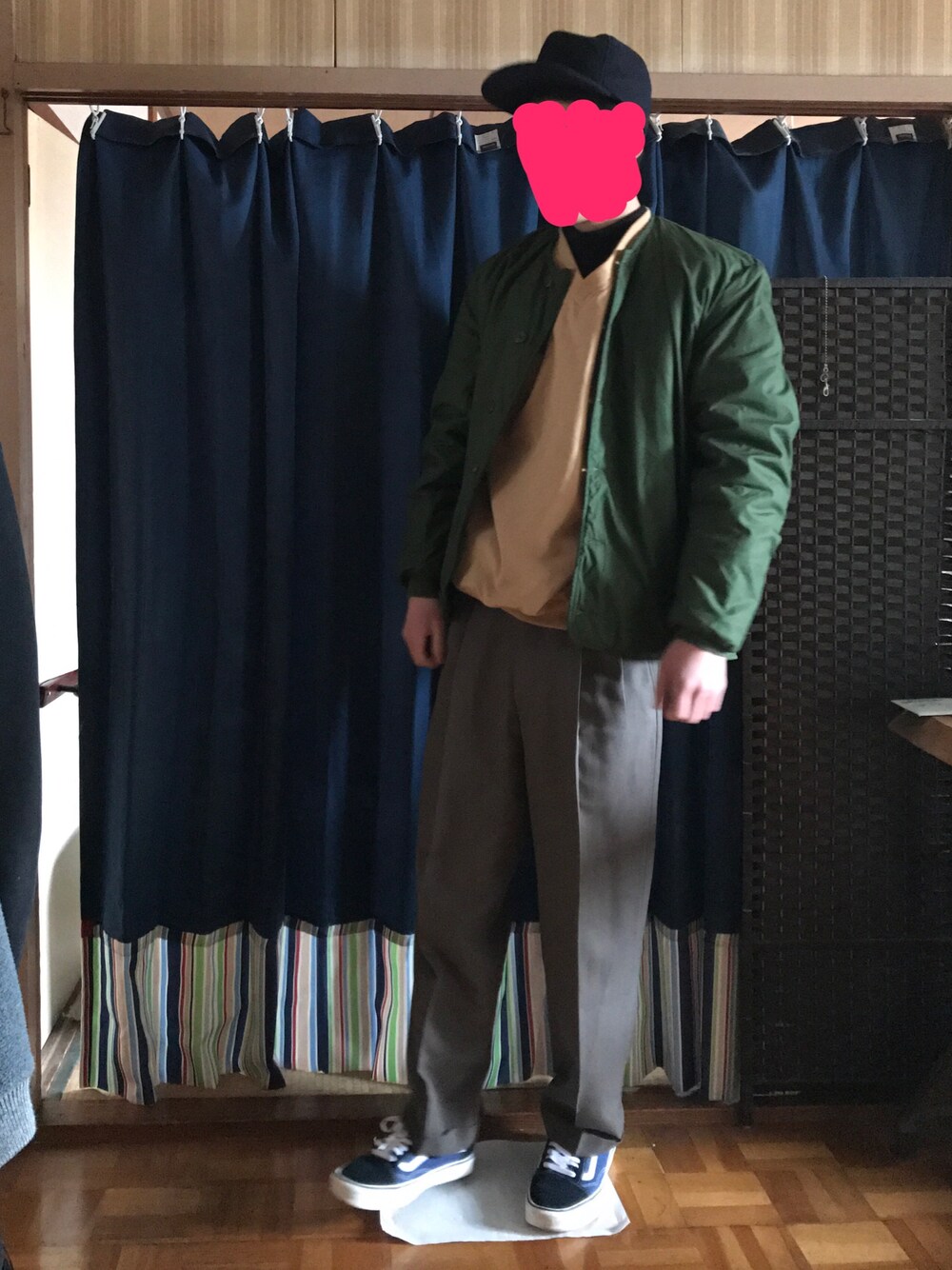 「古着のアイテム（ジャケット/アウター、グリーン系）」を使った、もんべえさん（メンズ・180cm）の春コーディネートの1枚目の写真