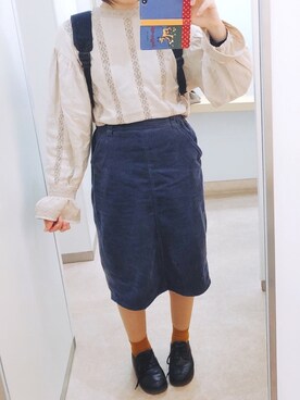 Chisatoさんの「・コーデュロイセミタイトスカート」を使ったコーディネート