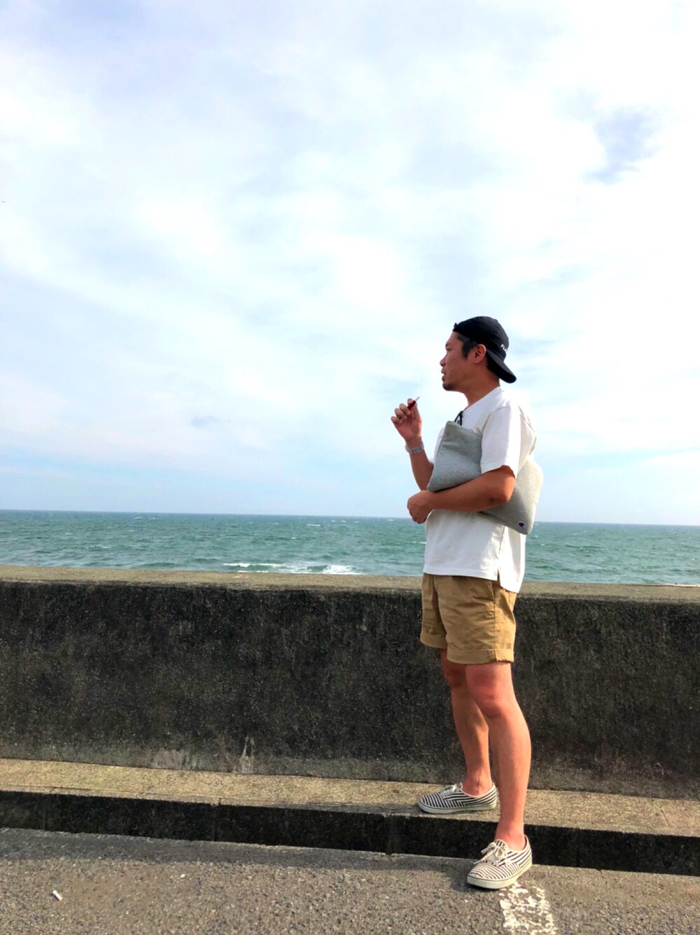 「鎌倉、のんびり」｜「flag stuffのアイテム（キャップ、ブラック系）」を使った、TKCさん（メンズ・170cm）の夏コーディネートの1枚目の写真