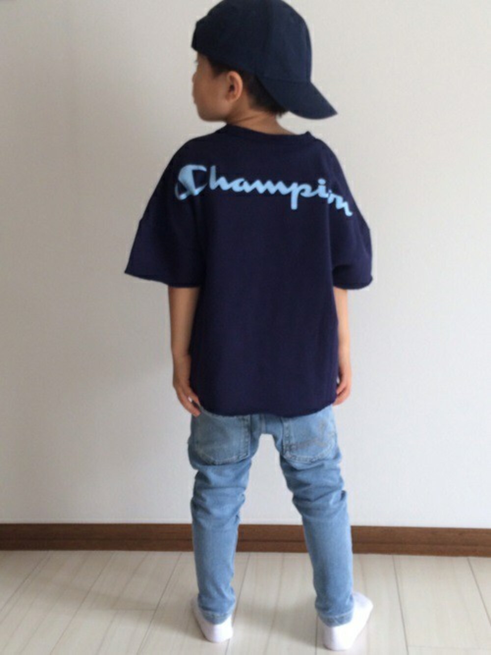 その他のTシャツ/カットソーを着用したレディースの春コーディネートの1枚目の写真