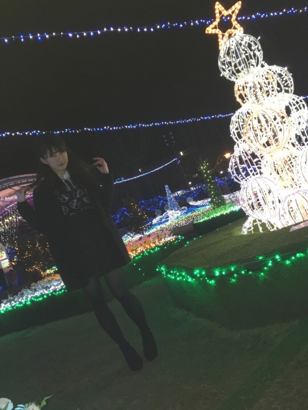 「イルミネーション、morph8ne、axes femme、Ank Rouge、黒、kirakira、クリスマス」｜「axes femmeのアイテム（シャツ/ブラウス、ホワイト系）」を使った、あさん（レディース・165cm）の冬コーディネートの1枚目の写真