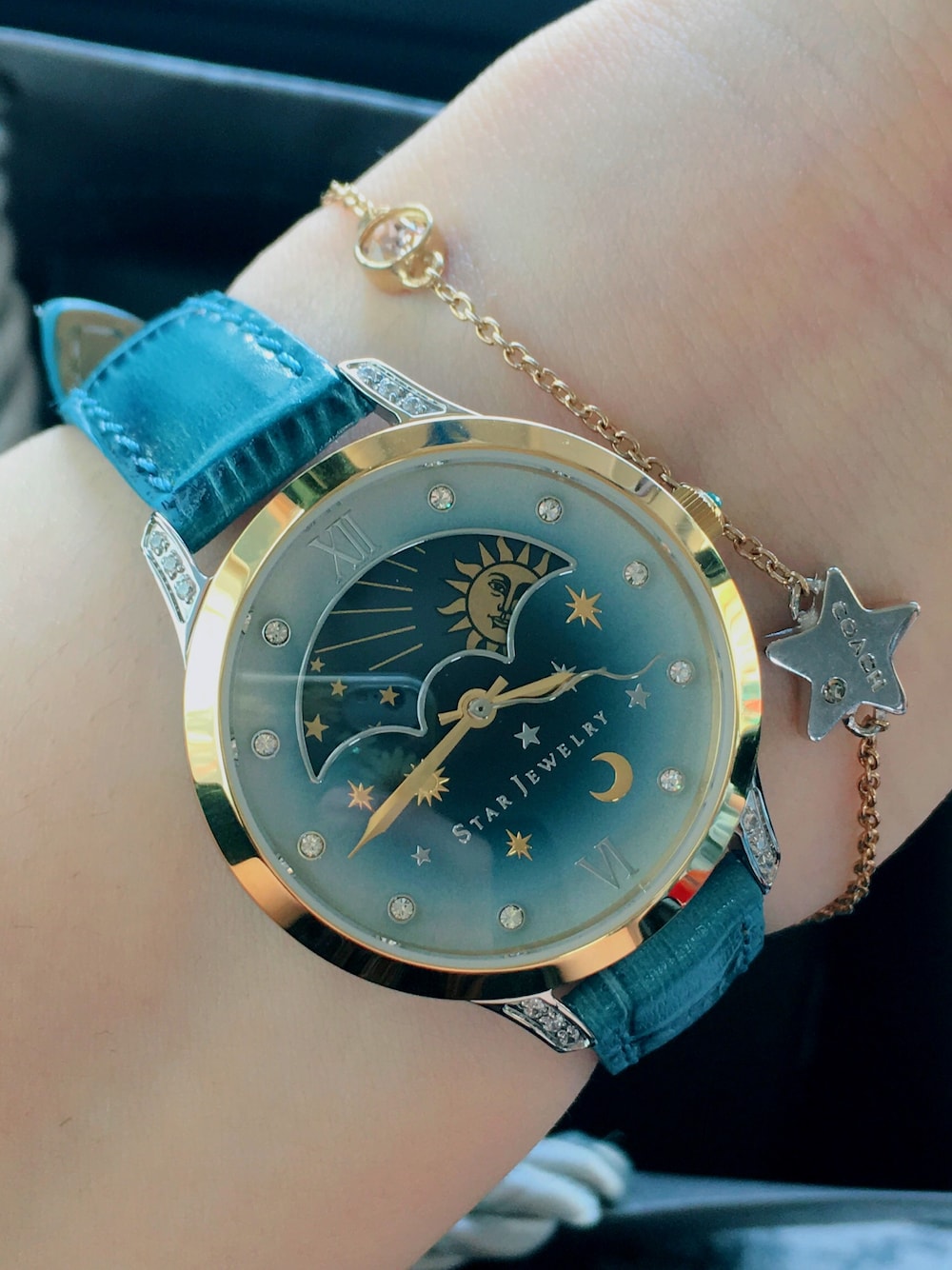 「STAR JEWELRY、COACH、時計、ブレスレット、星、太陽神、月、宇宙」｜「STAR JEWELRYのアイテム（アナログ腕時計、ブルー系）」を使った、あさん（レディース・165cm）の夏コーディネートの1枚目の写真