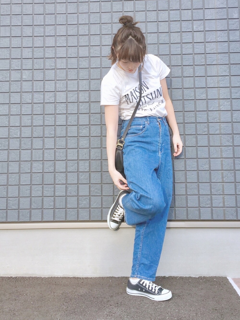 「大人カジュアル、ラクチンコーデ、デニム、白Tシャツ、キツネTシャツ」｜「Maison KitsuneのTEE-SHIRT PALAIS ROY（Tシャツ/カットソー、ホワイト系）」を使った、てらさん（レディース・161cm）の夏コーディネートの1枚目の写真