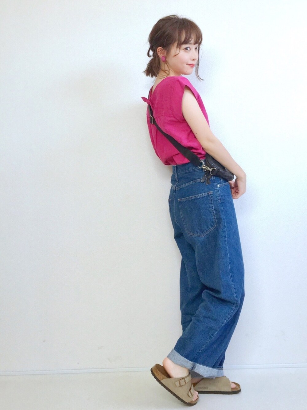 「SonnyLabel、サニーレーベル、大人カジュアル、今日のコーデ、きれいめカジュアル、birkenstock、METALLICSTONES、2018ss、ママコーデ、夏コーデ」｜「URBAN RESEARCH Sonny Labelのバックリボンリネンブラウス（シャツ/ブラウス、ピンク系）」を使った、てらさん（レディース・161cm）の春コーディネートの1枚目の写真