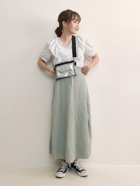 「アイテム（ボディバッグ/ウエストポーチ、シルバー系）」を使った、てらさん（レディース・161cm）の春コーディネート