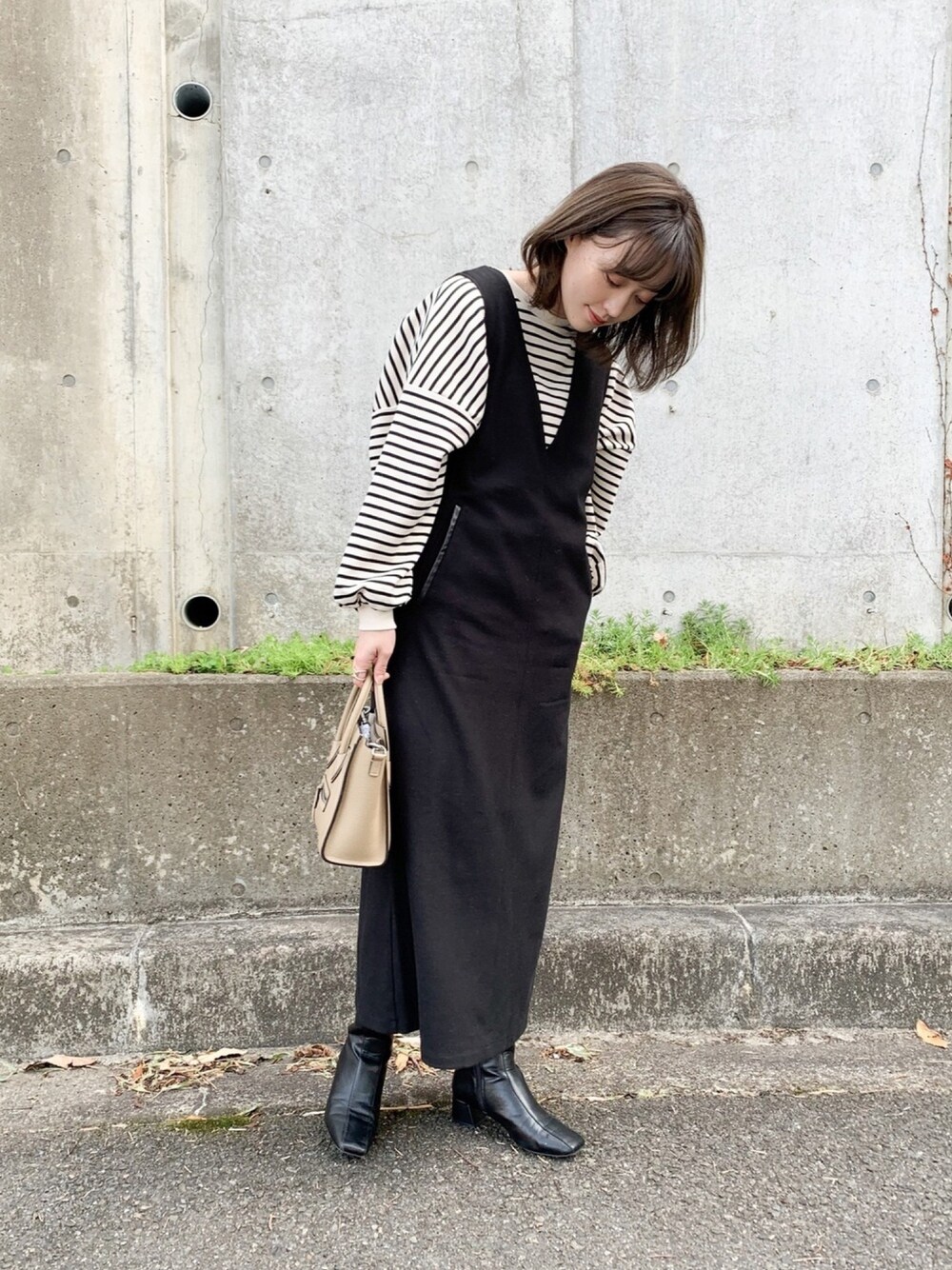 「アントマリーズ、auntmarie's 、休日スタイル、ジャンパースカート、terawearemu、しまむら、プチプラコーデ、ボーダー」｜「Aunt Marie'sのVネックロングジャンスカ / AUNT MARIE'S（ジャンパースカート、ブラック系）」を使った、てらさん（レディース・161cm）の冬コーディネートの1枚目の写真