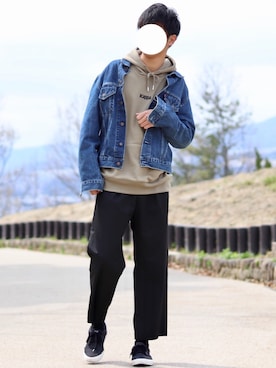 「黒パンツ」｜じょにーさん（メンズ・179cm）の春コーディネート