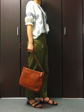 「LOWRYS FARM（ローリーズファーム）の８０ミコチノテーパードパンツ　744464 （チノパンツ）」を使った、gomaさん（レディース・159cm）の夏コーディネート