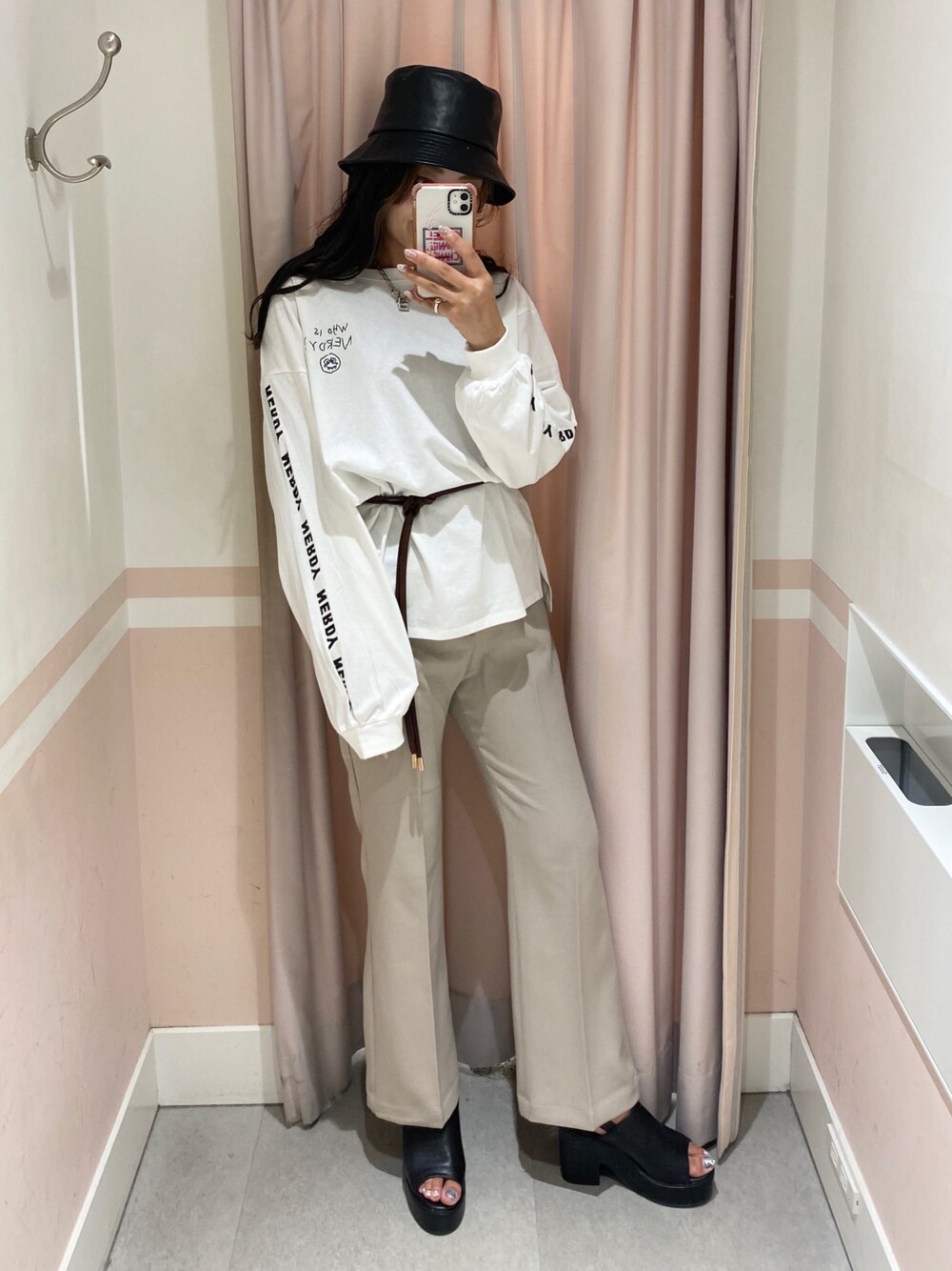 「おしゃれさんと繋がりたい、スラックス、nerdy、パンツスタイル、韓国ファッション、韓国コーデ、へザー」｜「HeatherのNERDY×Heather BIGロンT 893260（Tシャツ/カットソー、ホワイト系）」を使った、miki.aさん（レディース・163cm）の夏コーディネートの1枚目の写真
