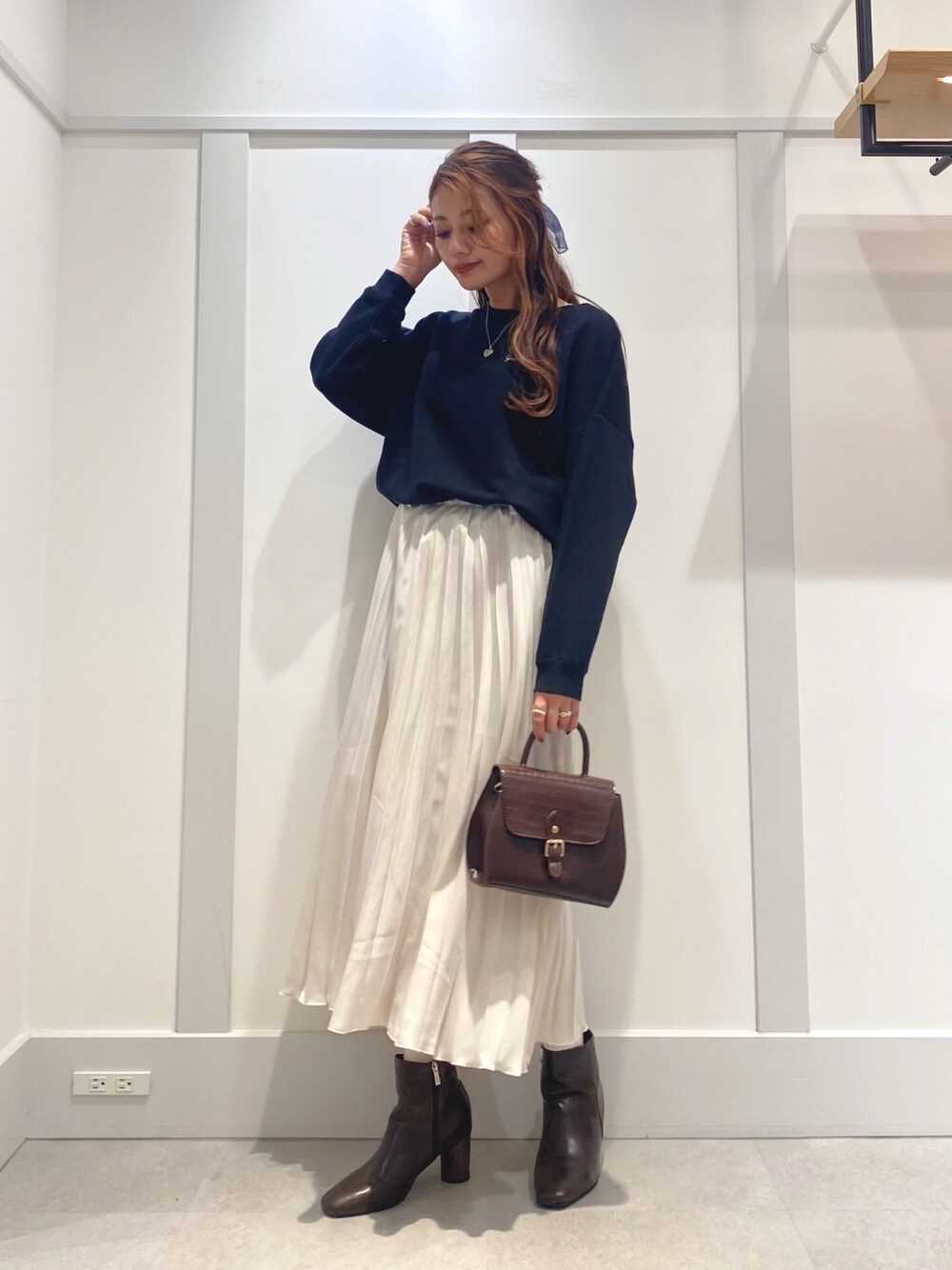 「秋のマイ旬スタイル、秋のコーデ、おしゃれさんと繋がりたい、休日スタイル、ショルダーバッグ、スウェット、トレーナー、へザー」｜「HeatherのCHOOSEMEスウェット 919156（スウェット、ブラック系）」を使った、miki.aさん（レディース・163cm）の秋コーディネートの1枚目の写真