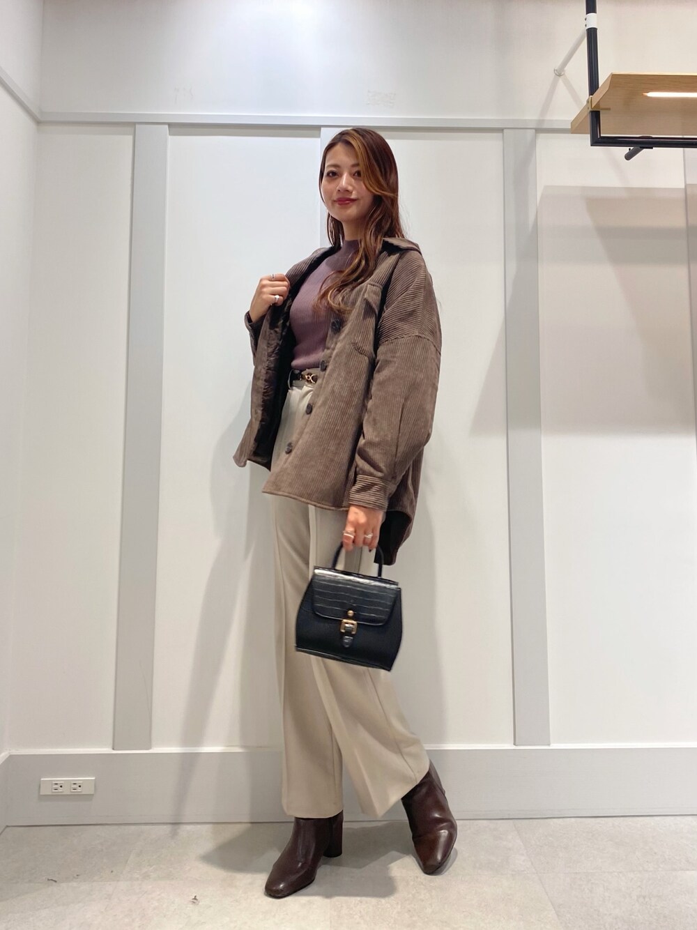 「CPOジャケット、ビックシルエット、アウター、コーデュロイ、ブラウンコーデ、冬コーデ、へザー、スラックス、韓国ファッション」｜「HeatherのコーデュロイＣＰＯジャケット 895685（その他アウター、ブラウン系）」を使った、miki.aさん（レディース・163cm）の秋コーディネートの1枚目の写真