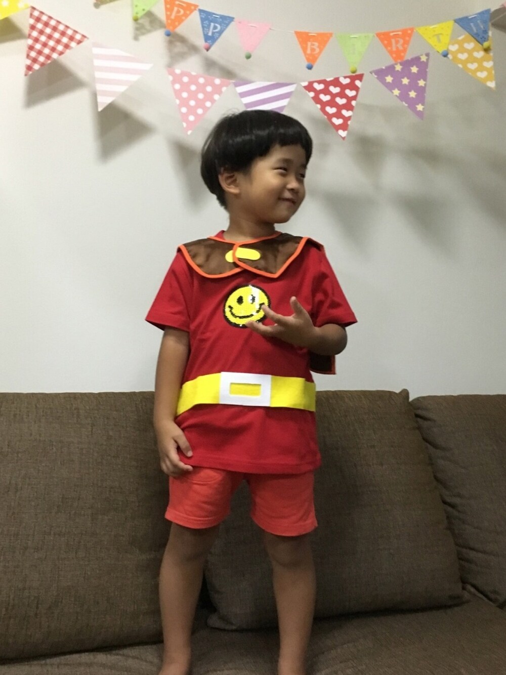 「wearhalloween2017、男の子、4歳、前髪ぱっつん、アンパンマン、コスプレ、仮装、ハロウィン、halloween」｜「no brandのアイテム（コスチューム/パーティーグッズ、ブラウン系）」を使った、canちゃんさん（キッズ・100cm）の秋コーディネートの1枚目の写真