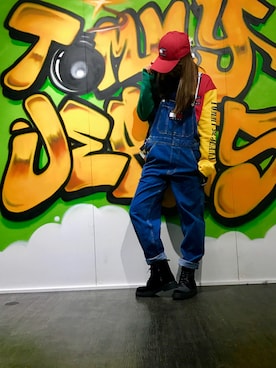 「TOMMY HILFIGER（トミーヒルフィガー）のアイテム（オールインワン・サロペット）」を使った、momoさん（レディース・162cm）の秋コーディネート