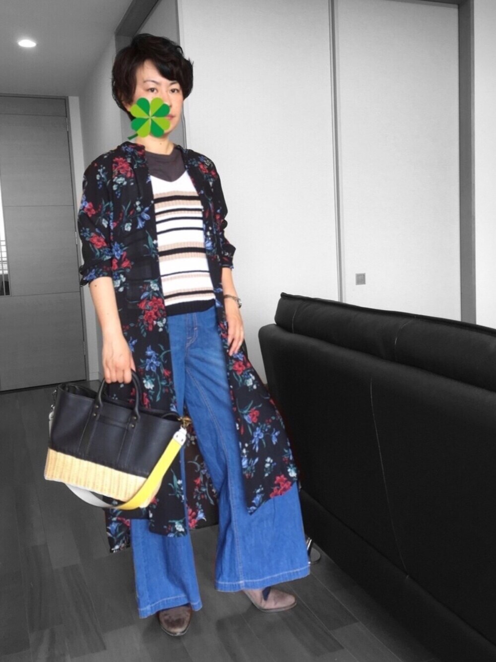 「オトナカジュアル、大人カジュアル、初夏、タンクトップ、ワイトパンツ、花柄、雑材、シャツワンピ」｜「AZUL by moussyのワイドリブニットノースリPO（Tシャツ/カットソー、ホワイト系）」を使った、ꉂ☻ᵎあゆねぇ◡̈⃝✩‧₊ さん（レディース・162cm）の夏コーディネートの1枚目の写真
