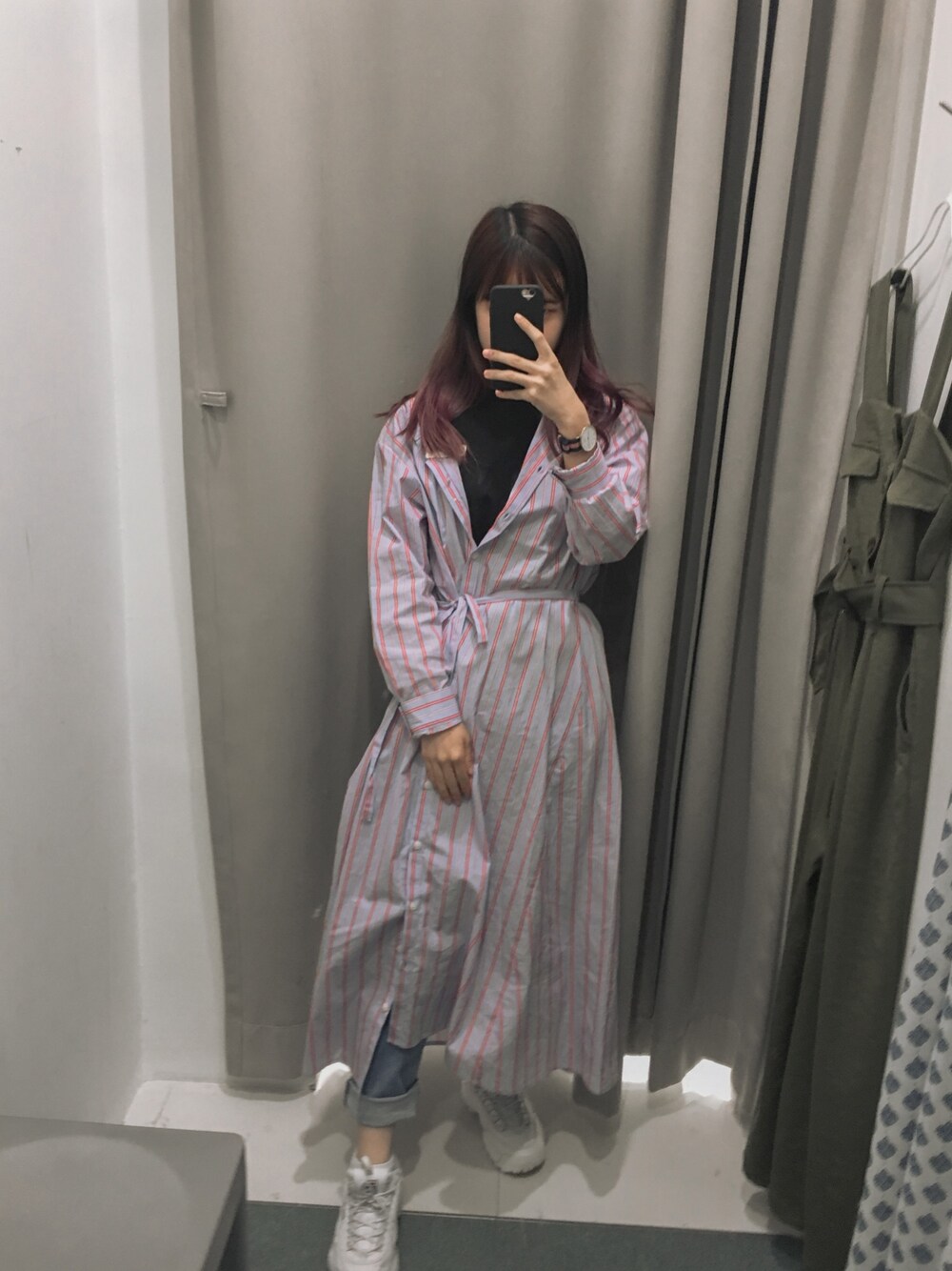 「ootd、夏、街頭穿搭、休閒、球鞋、牛仔褲」｜「SENSE OF PLACE by URBAN RESEARCHの2WAYストライプロングシャツワンピース（シャツワンピース、ブルー系）」を使った、yellowsea さん（レディース・154cm）の夏コーディネートの1枚目の写真