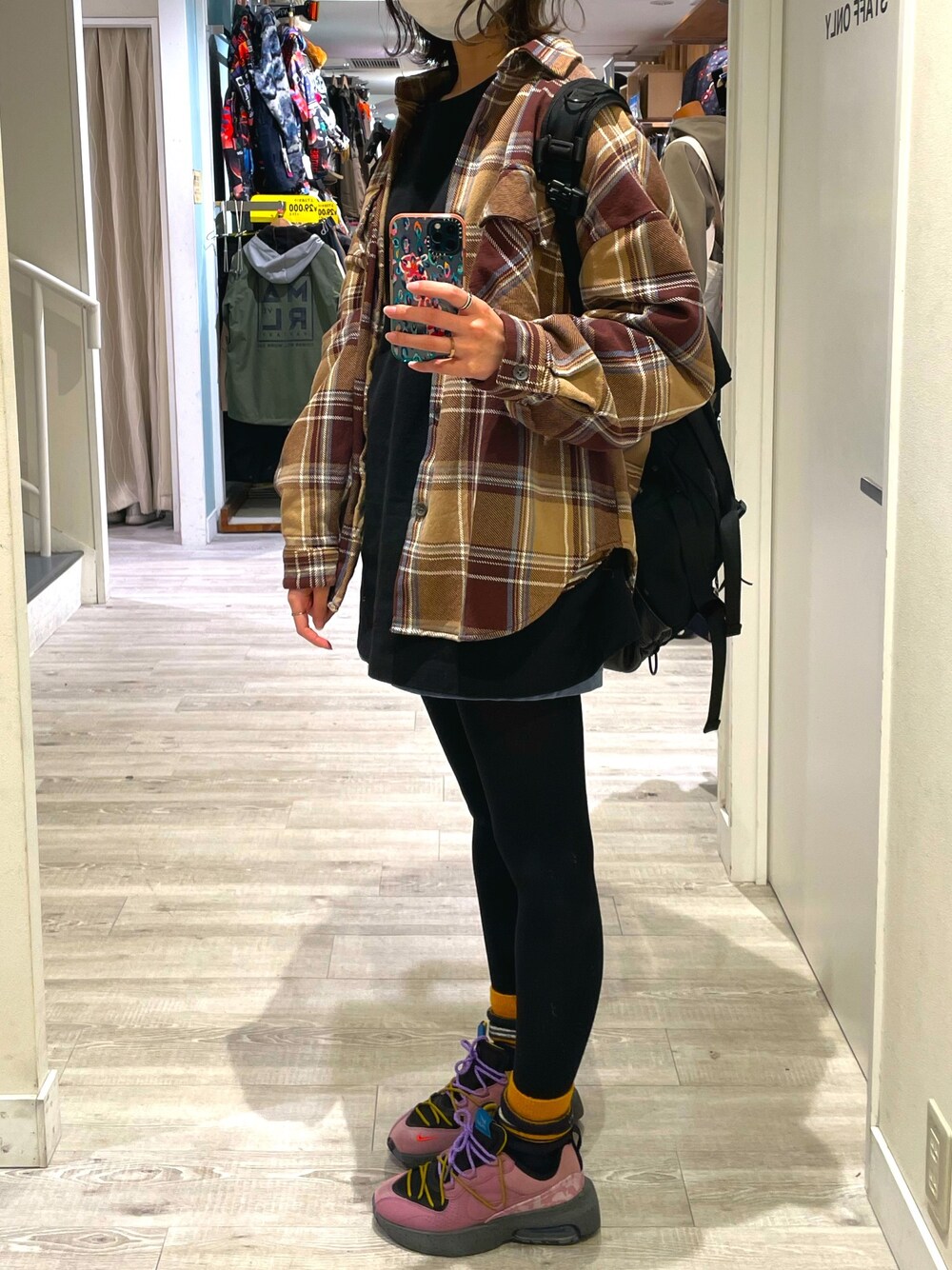 「カジュアルコーデ、高身長女子、チェックシャツ、オーバーサイズ、ビッグシルエット、ビッグシャツ、AIR MAX」｜「BIG MACのアイテム（シャツ/ブラウス、ブラウン系）」を使った、maa＊さん（レディース・169cm）の春コーディネートの1枚目の写真