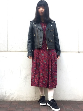 「ワンピース×スニーカー」｜「アイテム（ライダースジャケット）」を使った、渡邉 佳織さん（レディース・157cm）の冬コーディネート