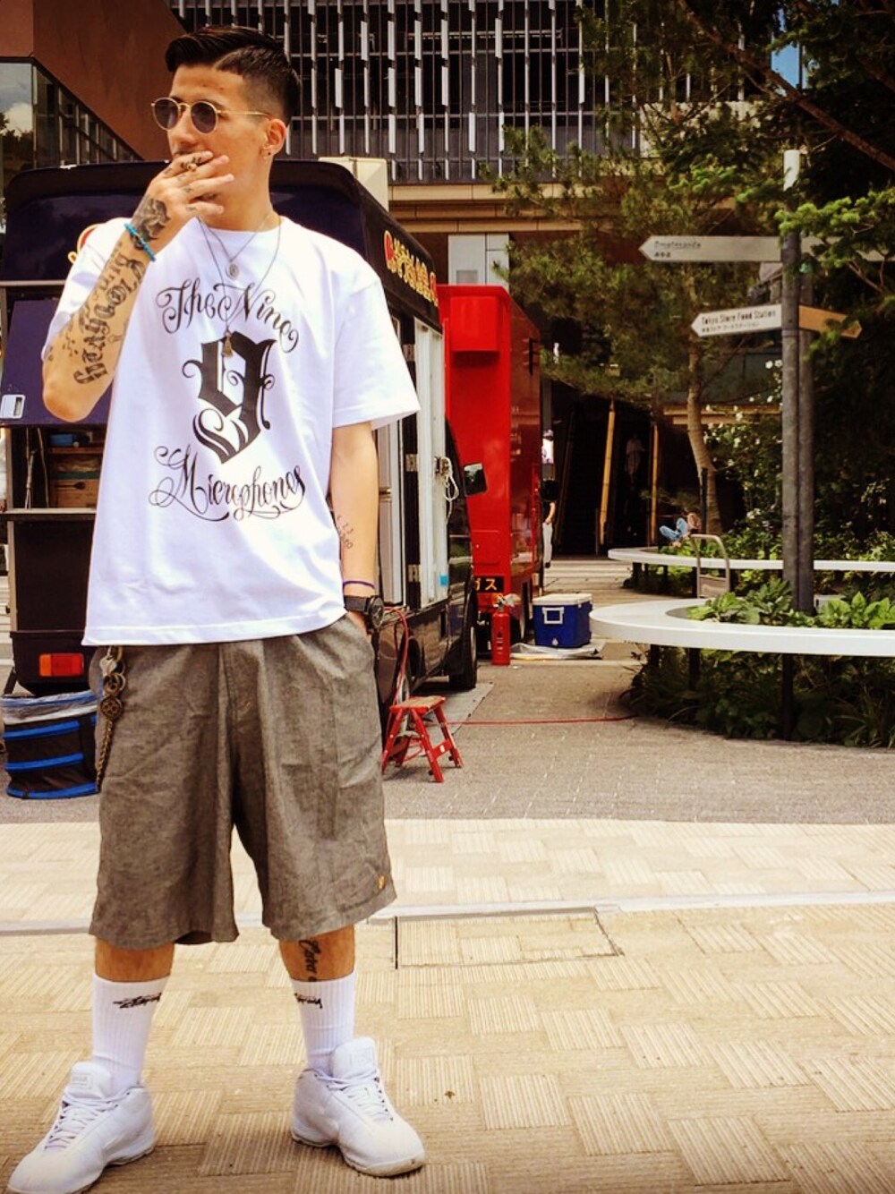 「夏コーデ、street、ストリート、Subciety、NineMicrophones」｜「Ray-Banのアイテム（サングラス、ゴールド系）」を使った、Felipe Fumio Kikutaさん（メンズ・175cm）の夏コーディネートの1枚目の写真
