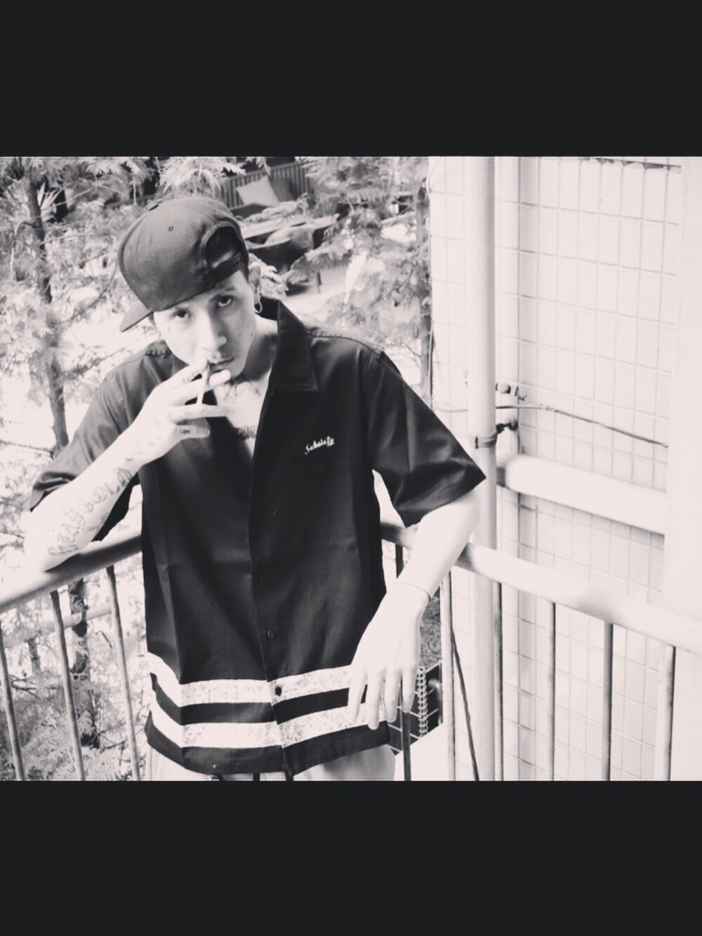 「シンプル、はるコーデ、サブサエティ(Subciety)、Subciety、ナインマイクロフォンズ、NineMicrophones」｜「SubcietyのSNAP BACK CAP-THE BASE-（キャップ、ブラック系）」を使った、Felipe Fumio Kikutaさん（メンズ・175cm）の春コーディネートの1枚目の写真