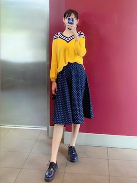 「UNIQLO（ユニクロ）のサーキュラースカート（ハイウエスト・ドット・丈標準73～77cm）（スカート、ブルー系）」を使った、ShirlZ さん（レディース・173cm）の秋コーディネート