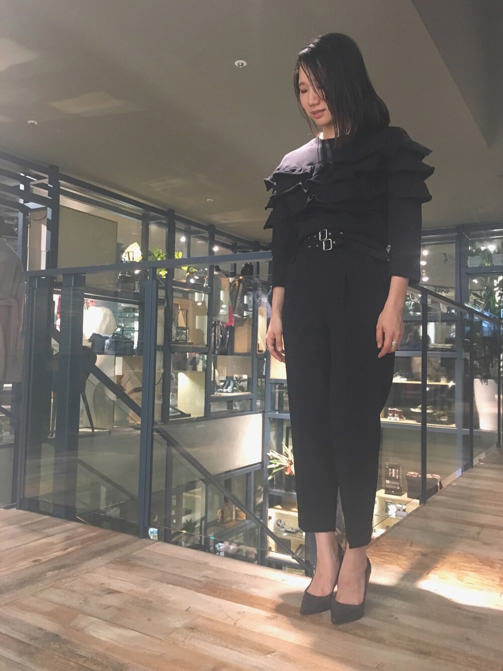 「ディーゼル、ディーゼル渋谷、Diesel、dieselshibuya、デニムから始まったライフスタイルブランド、ブラック、ブラックコーデ、オールブラック」｜「DIESELのアイテム（スウェット、ブラック系）」を使った、ゆいさん（レディース・161cm）の冬コーディネートの1枚目の写真