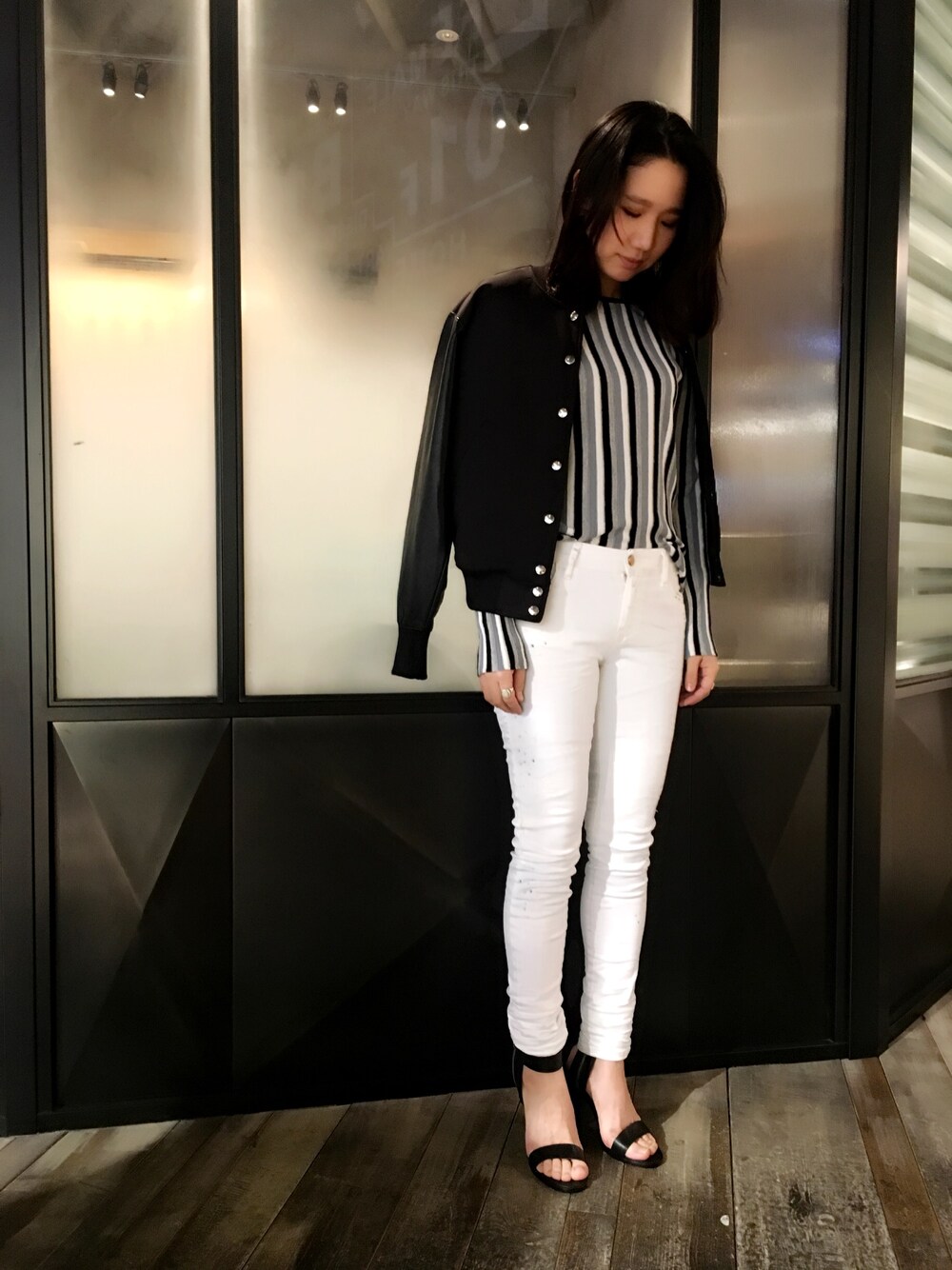 「ディーゼル、ディーゼル渋谷、Diesel、dieselshibuya、デニムから始まったライフスタイルブランド、デニムはやっぱりディーゼル、新作、春夏コーデ、ホワイトデニム、シンプル」｜「DIESELのアイテム（ブルゾン、ブラック系）」を使った、ゆいさん（レディース・161cm）の冬コーディネートの1枚目の写真
