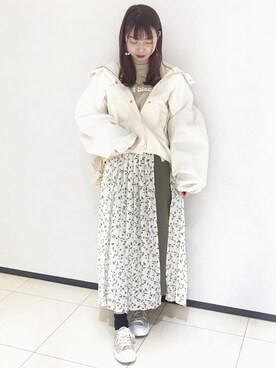 「消えそうな色コーデ」｜「アイテム（マウンテンパーカー）」を使った、KANAEさん（レディース・160cm）の冬コーディネート