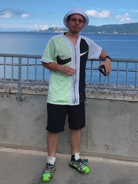 「OFF-WHITE」｜「アイテム（スウェット）」を使った、Shun Watanabeさん（メンズ・165cm）の夏コーディネート