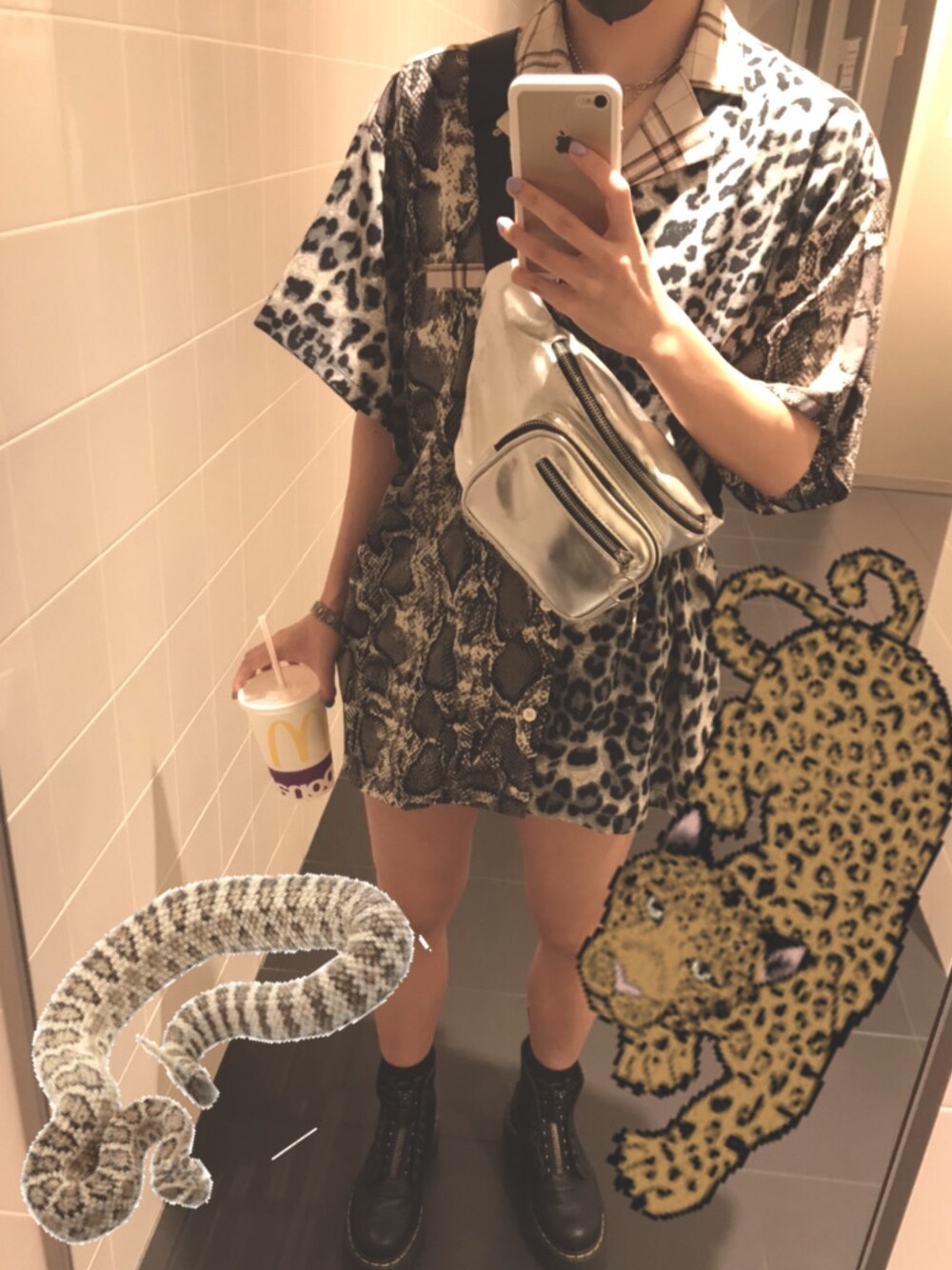 「夏コーデ、柄シャツ、柄×柄、パイソン、レオパード、jouetie、Dr.Martens」｜「jouetieのクレイジーパターンルーズシャツ（シャツ/ブラウス、グレー系）」を使った、K▲NOさん（レディース・160cm）の夏コーディネートの1枚目の写真