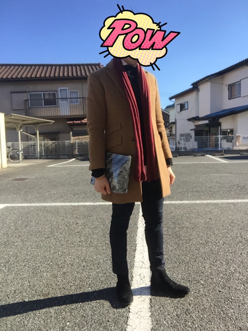 「チェスターコート、クリスマス、大人カジュアル、スキニーデニム、ブーツ、ジーユー、GU、ハイネック、レイヤードスタイル」｜「ANREALAGEのアイテム（クラッチバッグ、グレー系）」を使った、KOYA080さん（メンズ・182cm）の冬コーディネートの1枚目の写真